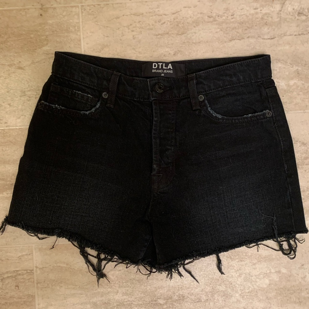 DTLA cut off black shorts